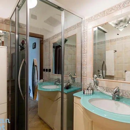 Few Steps From The Sea * ゴルフォ・アランチ